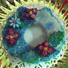 red and blue wreath cookie