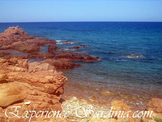 The coastline that leads to the su sirboni beach