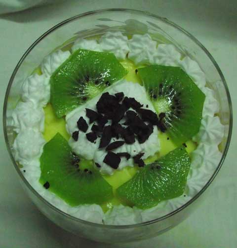 zuppa inglese with kiwi topping
